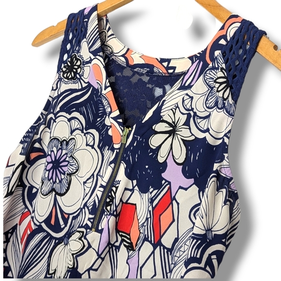 Express Chiffon V Neck Sleeveless Blouse in Retro Geometric Floral Print: Small - Picture 4 of 7